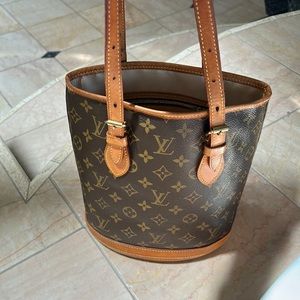 Louis Vuitton Bucket purse